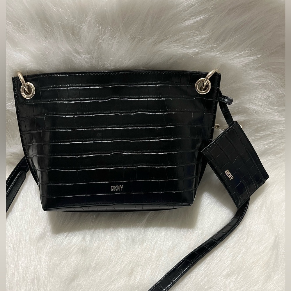$228 DKNY Medium Leather Claryce Tote Crossbody Black Bag- pre-owned